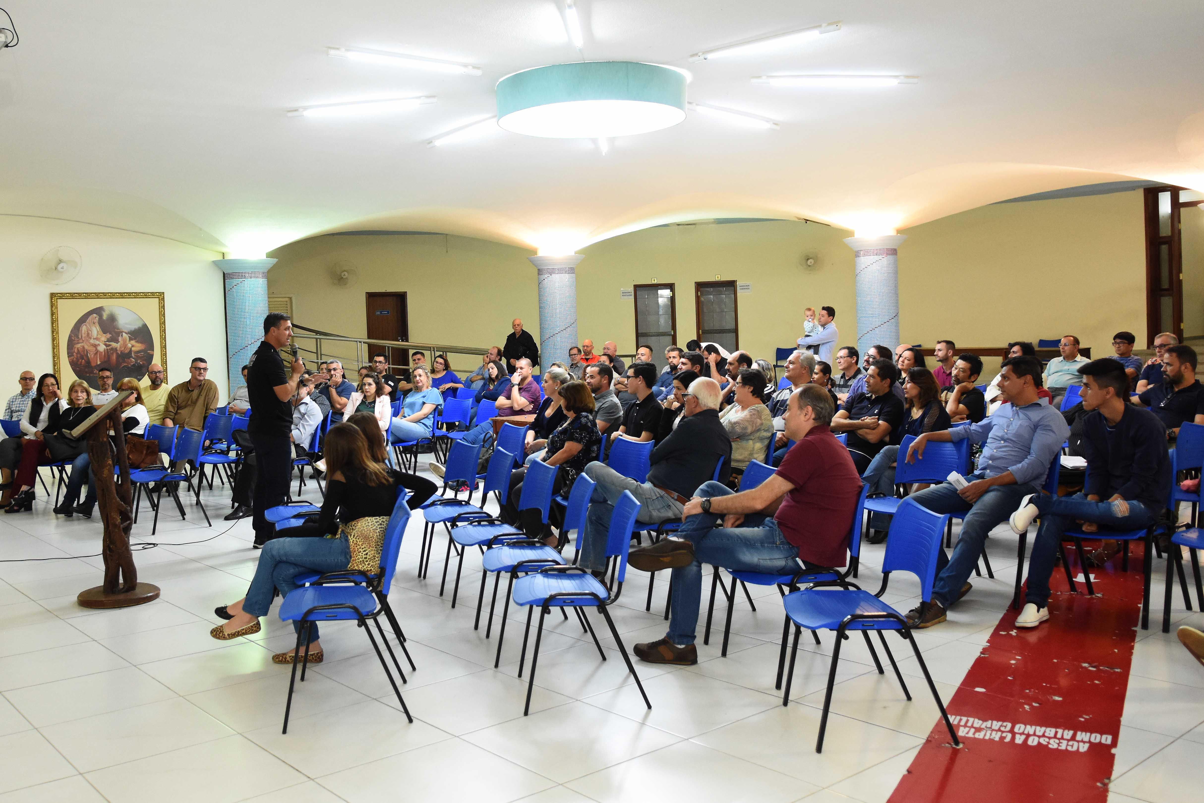 Técnico Alemão palestrou sobre liderança em encontro realizado a empreendedores na Catedral de Londrina 